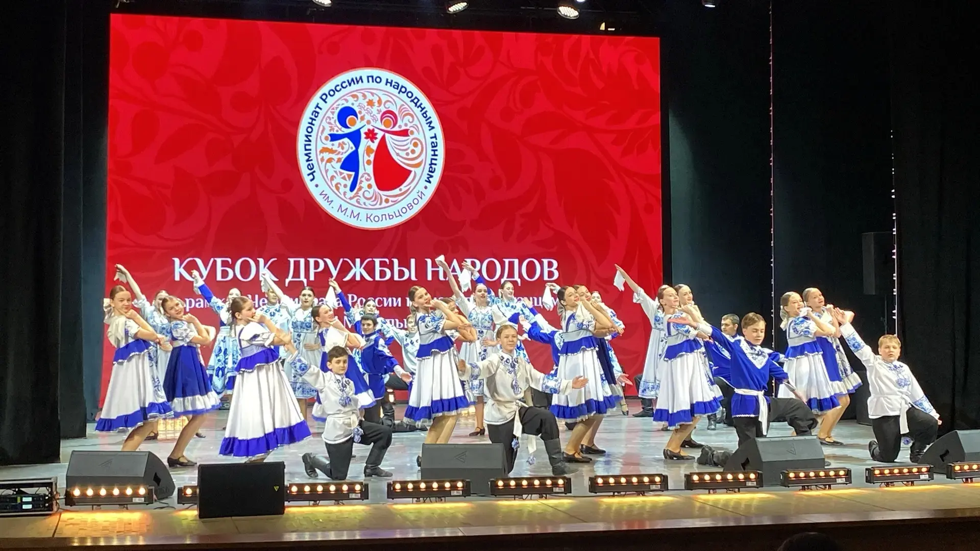 Плехова Анастасия ученица 6 «В» класса в составе «Образцового Хореографического Ансамбля «Радость» з