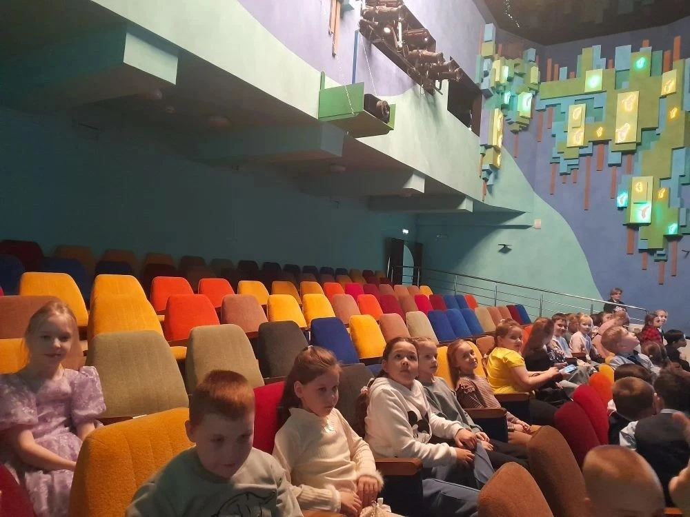 Сегодня, 28 апреля, учащиеся 1 "Б" класса (классный руководитель Пиянина С.В.) посетили кукольный те