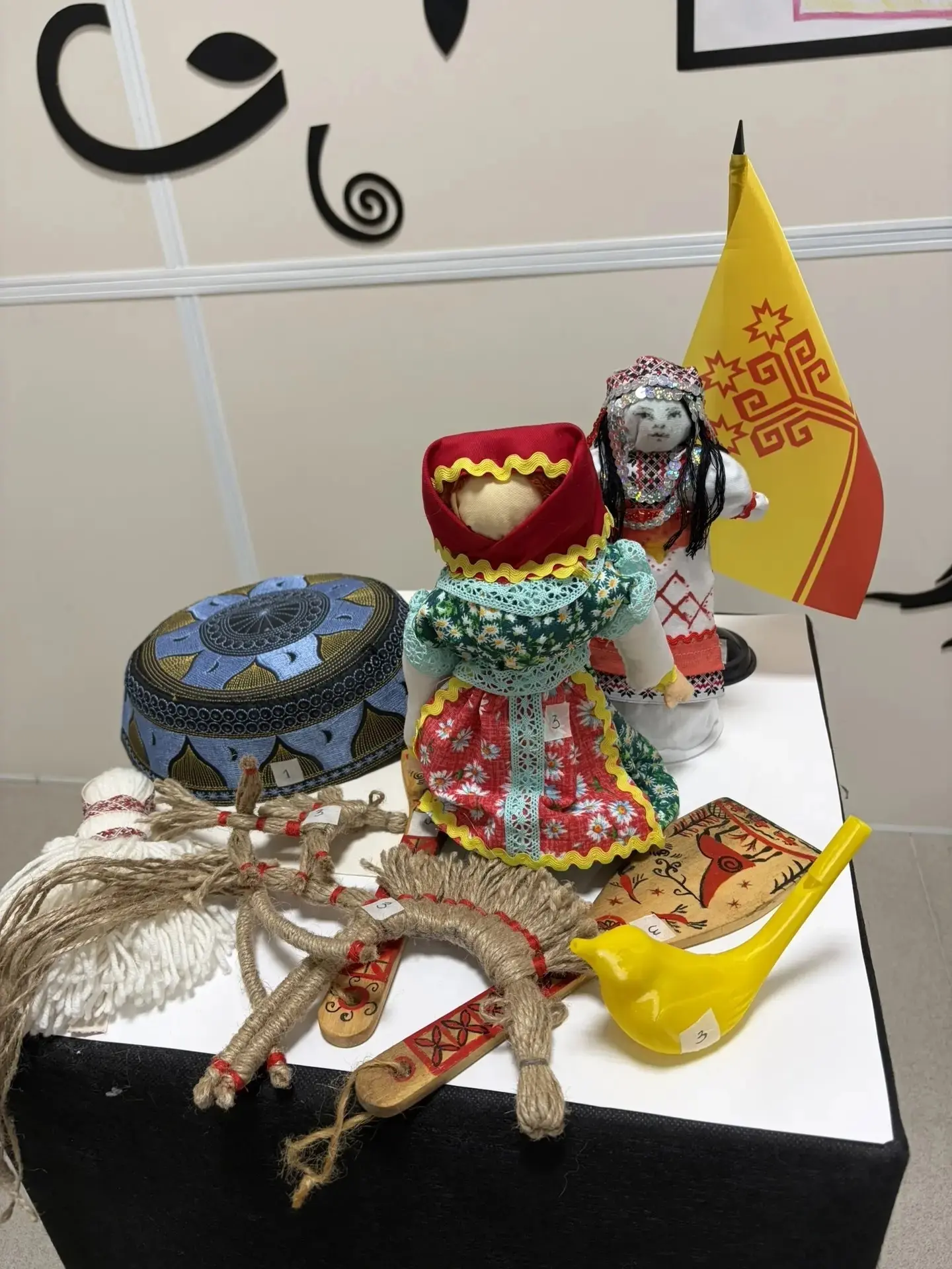 🎉 ВЫСТАВКА НАЦИОНАЛЬНЫХ СУВЕНИРОВ В ГОД ЕДИНСТВА НАРОДОВ РОССИИ 🇷🇺✨  🤍💙❤ В рамках Года единства наро