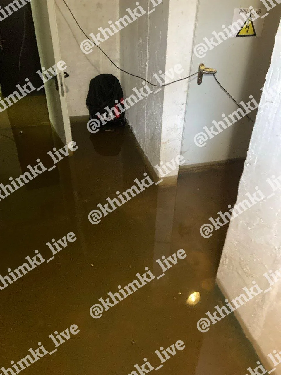 🤯 Химки, Юннатов 21к1. После подачи отопления 3 октября прорвало трубу снаружи дома. В...