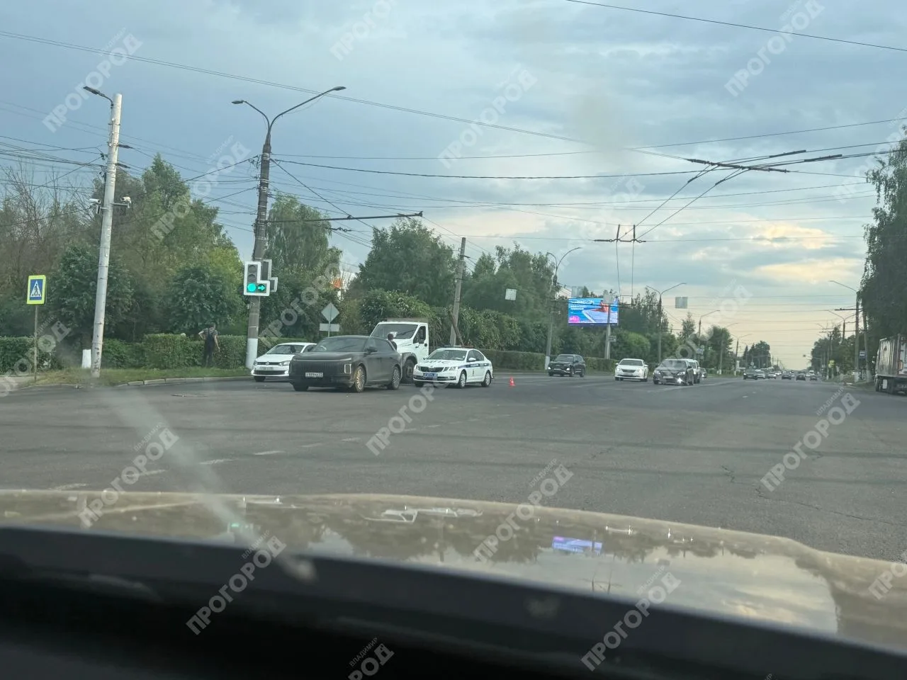 Небольшое ДТП на перекрестке Суздальский проспект - Добросельская