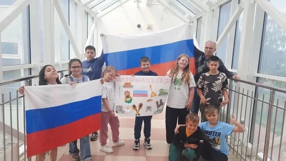 🇷🇺 В преддверии главного государственного праздника — Дня России — в лагере «Затейники» на базе ГБ