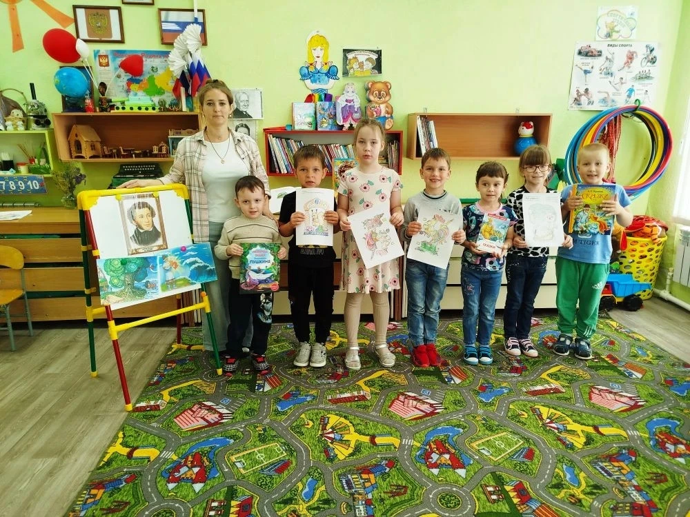 📜Пушкинский день в ДОУ!📜
🪶6 июня в России ежегодно отмечается день рождения 🎩Пушкина.🎩 
В нашем