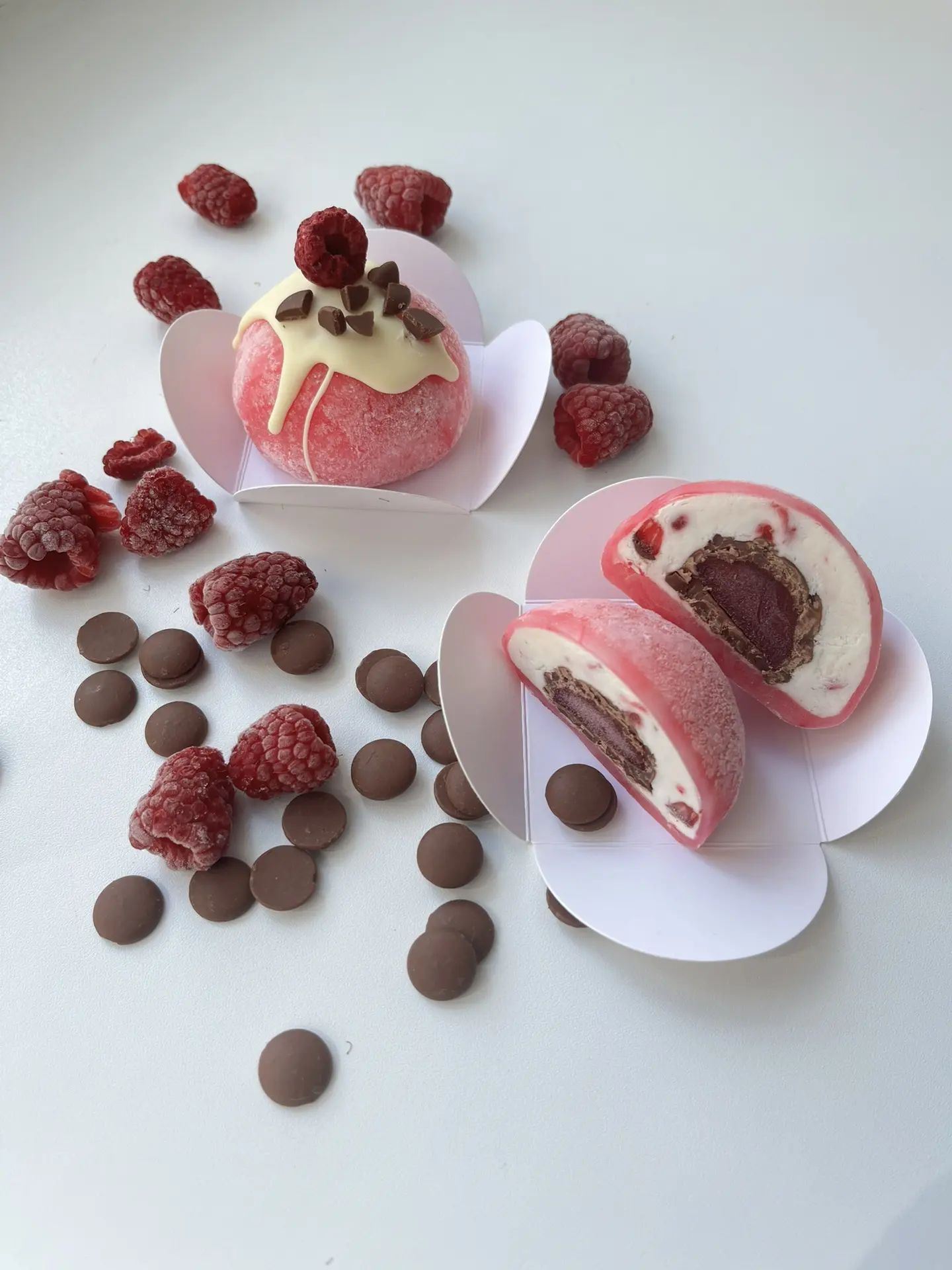 В наличии нежный японский десерт Моти😋 Вкусы: малина-фисташка, кофе-карамель, лимон-ма...
