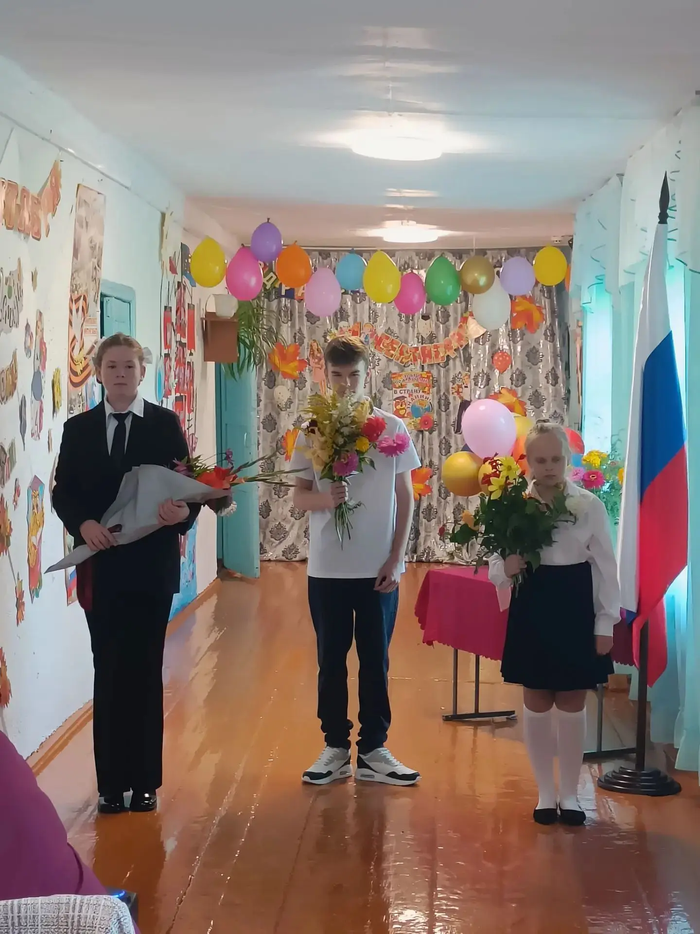 1 сентября в Бурановской школе прошла торжественная линейка посвященная Дню знаний.