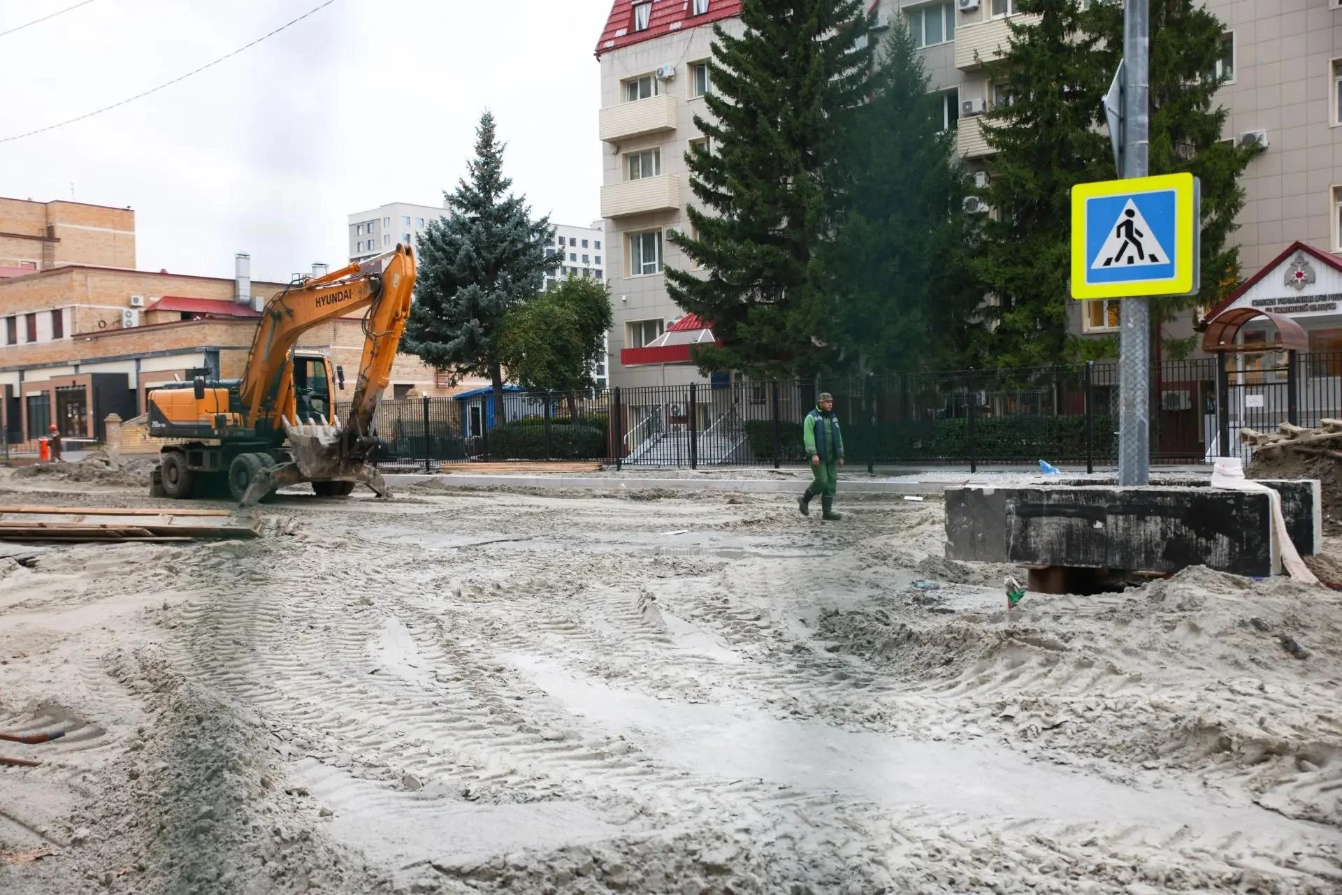 На Максима Горького (в районе "пожарки") одновременно меняют теплотрассу и расширяют до...