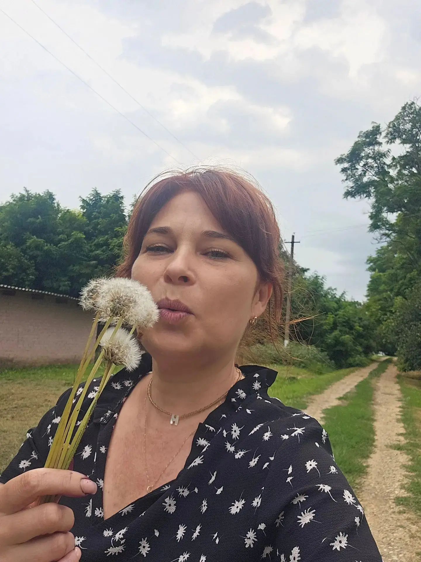 Можно сдувать одуванчики (где они ещё остались) или гонять перышко по столу на веранде!