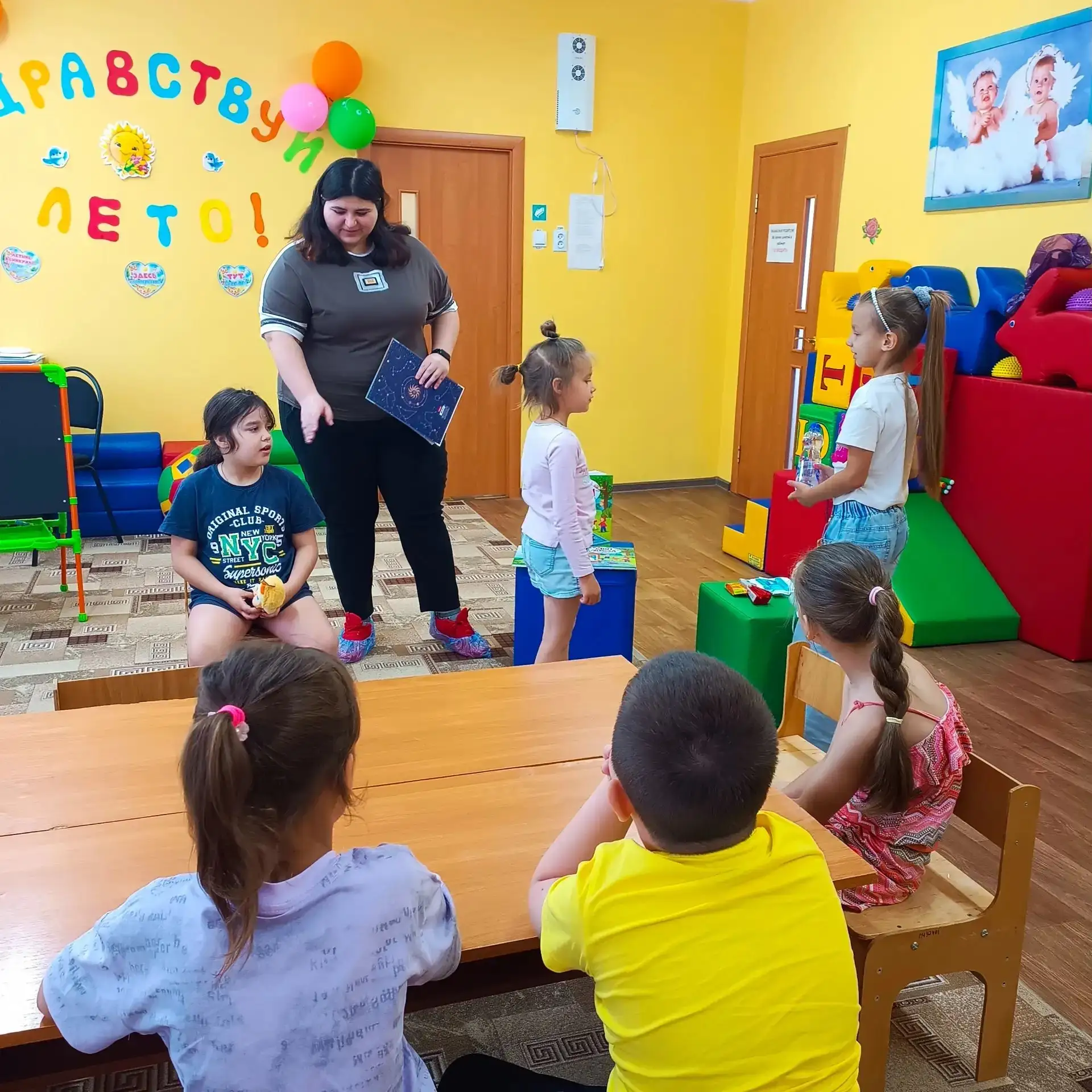 Лето — прекрасная пора отдыха, новых впечатлений и весёлых встреч с друзьями. В это время дети много