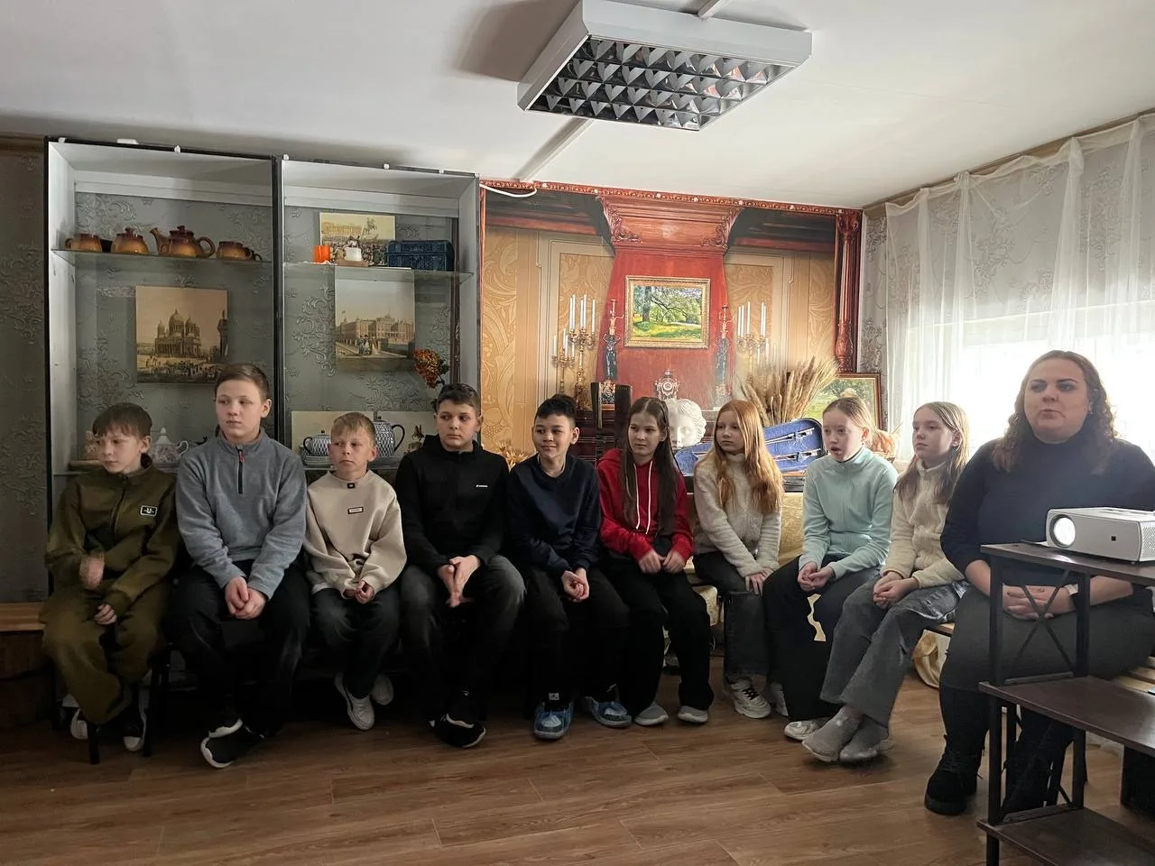 Посещение спектакля “Голос блокады”  Сегодня ученики 5б класса посетили Бестужевский центр, где посм