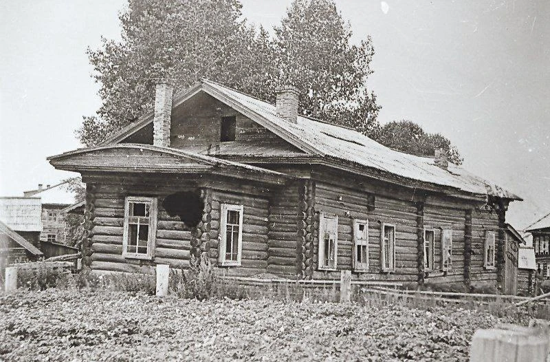 Бывшая церковь в Алатаево. 1984 год
