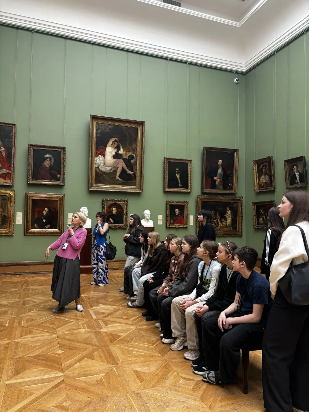 🎨 Ученики 6 «А», 9 «В» и 11 «А» класса посетили Третьяковскую галерею  🏛Ребята из 6 «А», 9 «В» и 11 