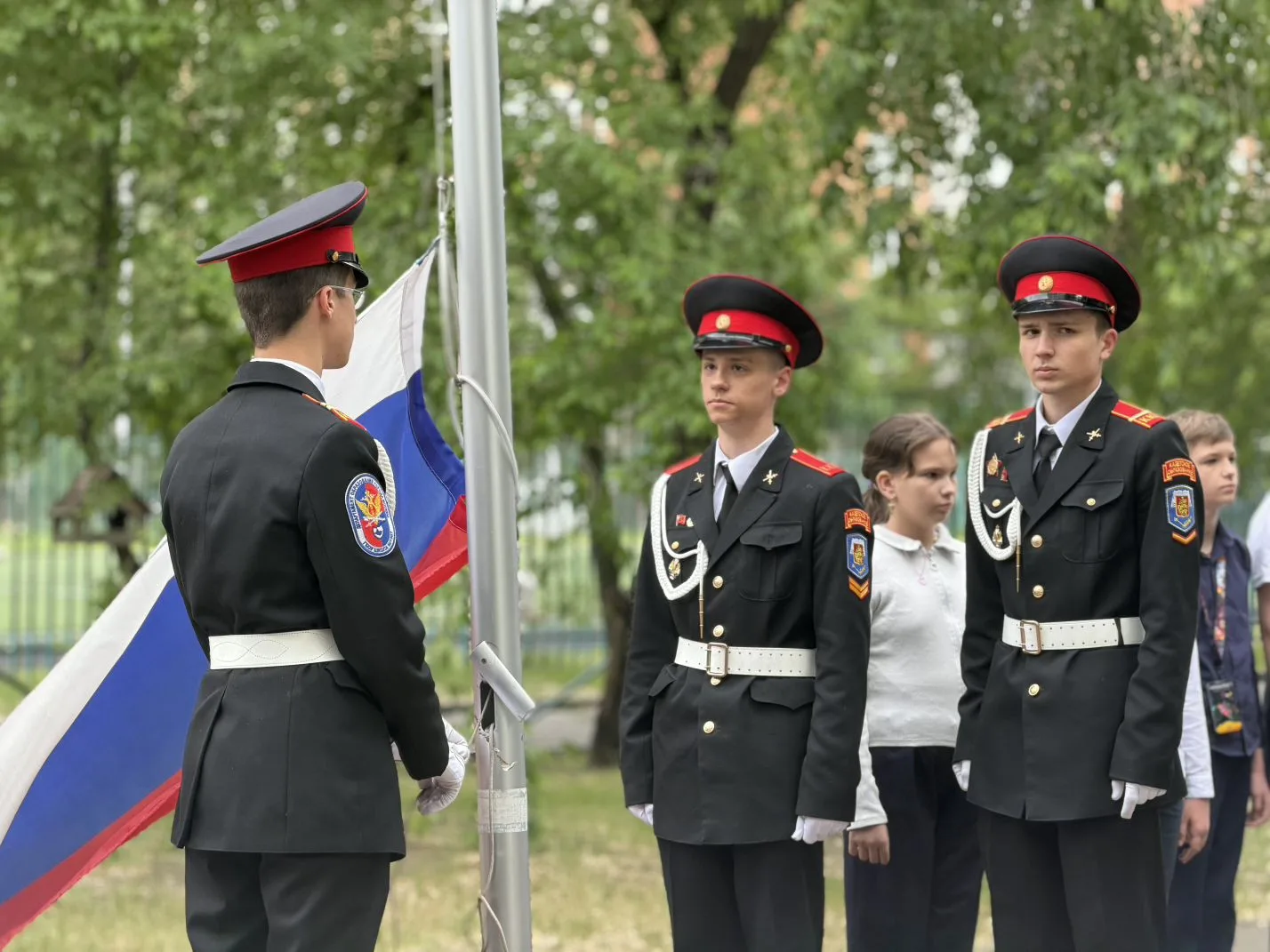 🇷🇺 Торжественная линейка и события наступающей недели  Сегодня в нашей школе прошла торжественная ли