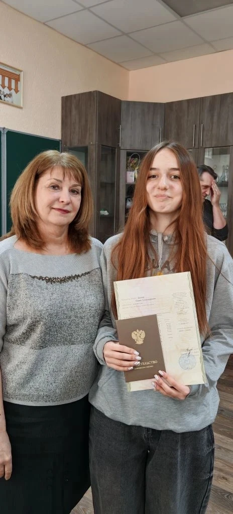 🎓 Поздравляем наших юных профессионалов! 🎉  В рамках программы "Первая профессия" учащиеся из 8Д, 8В