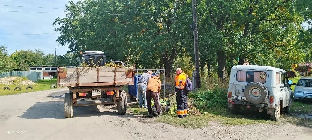 Уборка контейнерных площадок, улица Чапаева.