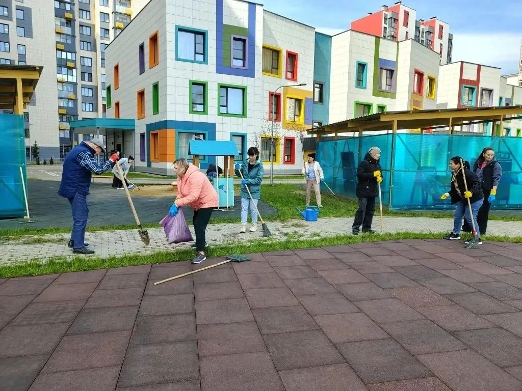 В дошкольном отделении «Мечта» успешно прошел Всероссийский субботник. 🍀🍀🍀 Сотрудники учреждения при