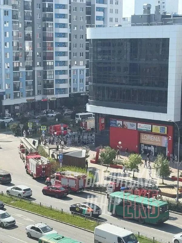 Много пожарных машин заметили возле ТРЦ «Академический»

Людей попросили покинуть здание. Если вы зн