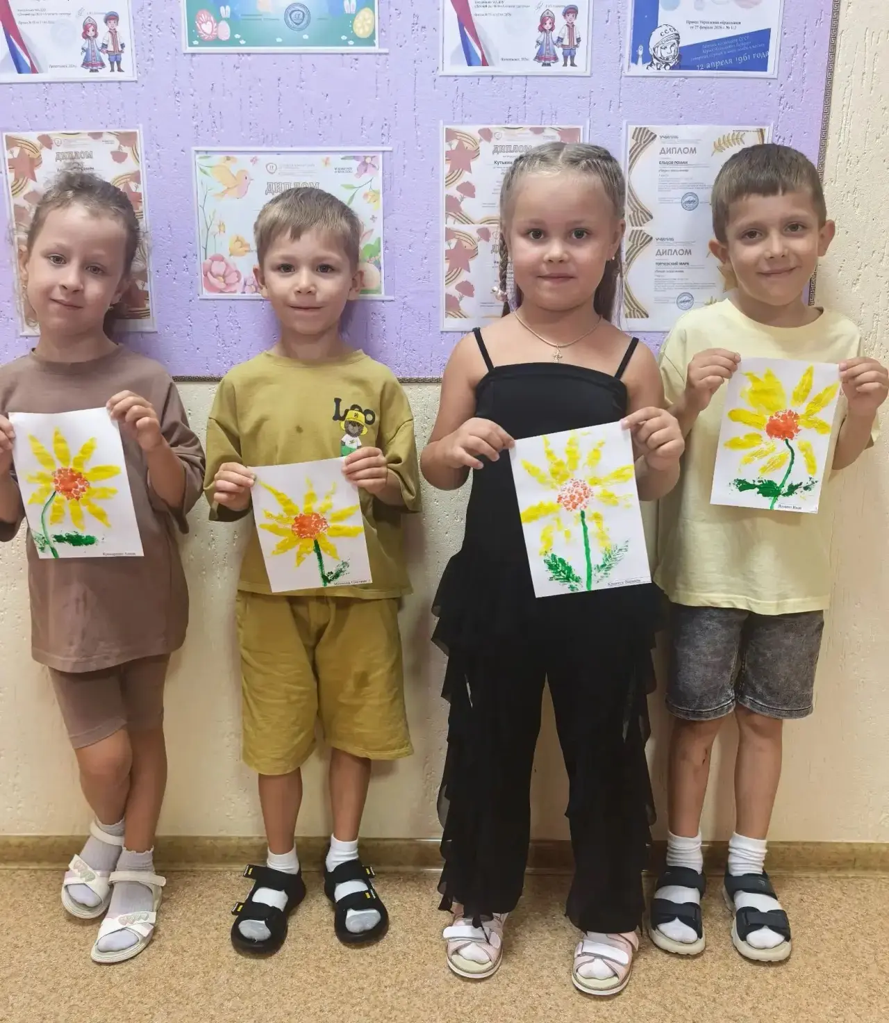 Маленькое солнце на бумаге: необычные подсолнухи группы «Ромашка»! 🌻☀️

Сегодня в нашей группе было