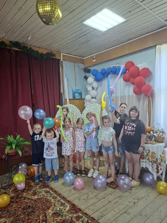 Воздушные шары- это символ детства и лета. Без них не обходится ни один детский праздни...