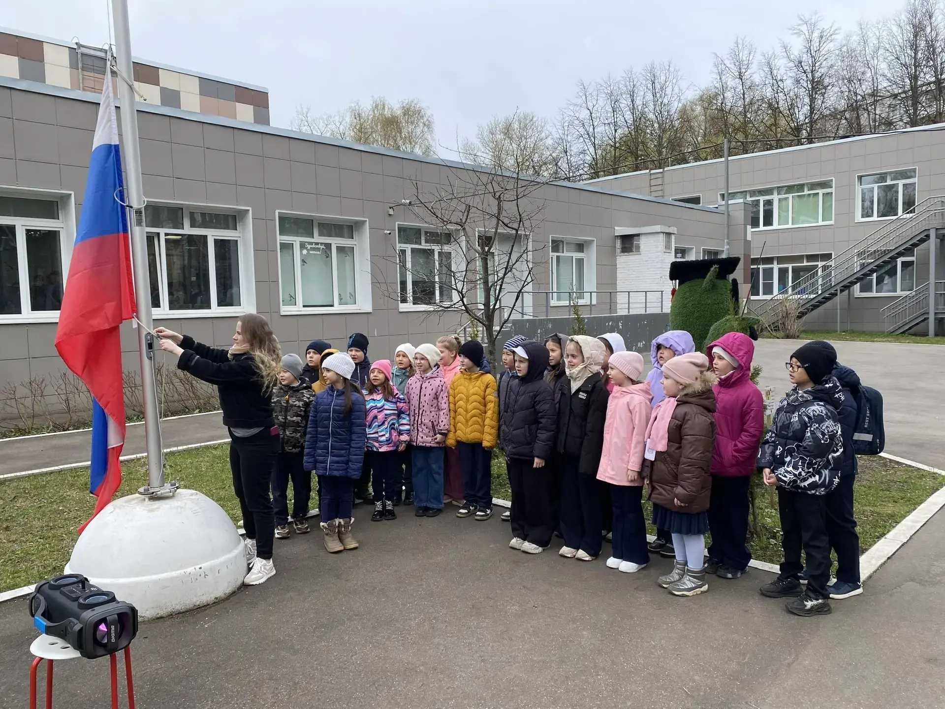 🌍 ПОНЕДЕЛЬНИК — ФЛАГИ ПОДНЯТЫ, ГИМН ЗВУЧИТ, А МЫ ГОВОРИМ О ПЛАНЕТЕ! 🌍 Новая неделя в «Созвездии» нач