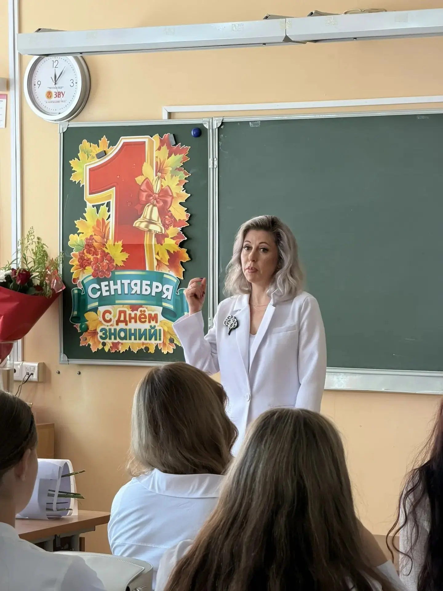 В рамках акции "Лицом к лицу" 1 сентября гимназисты из 10 естественнонаучного класса вс...