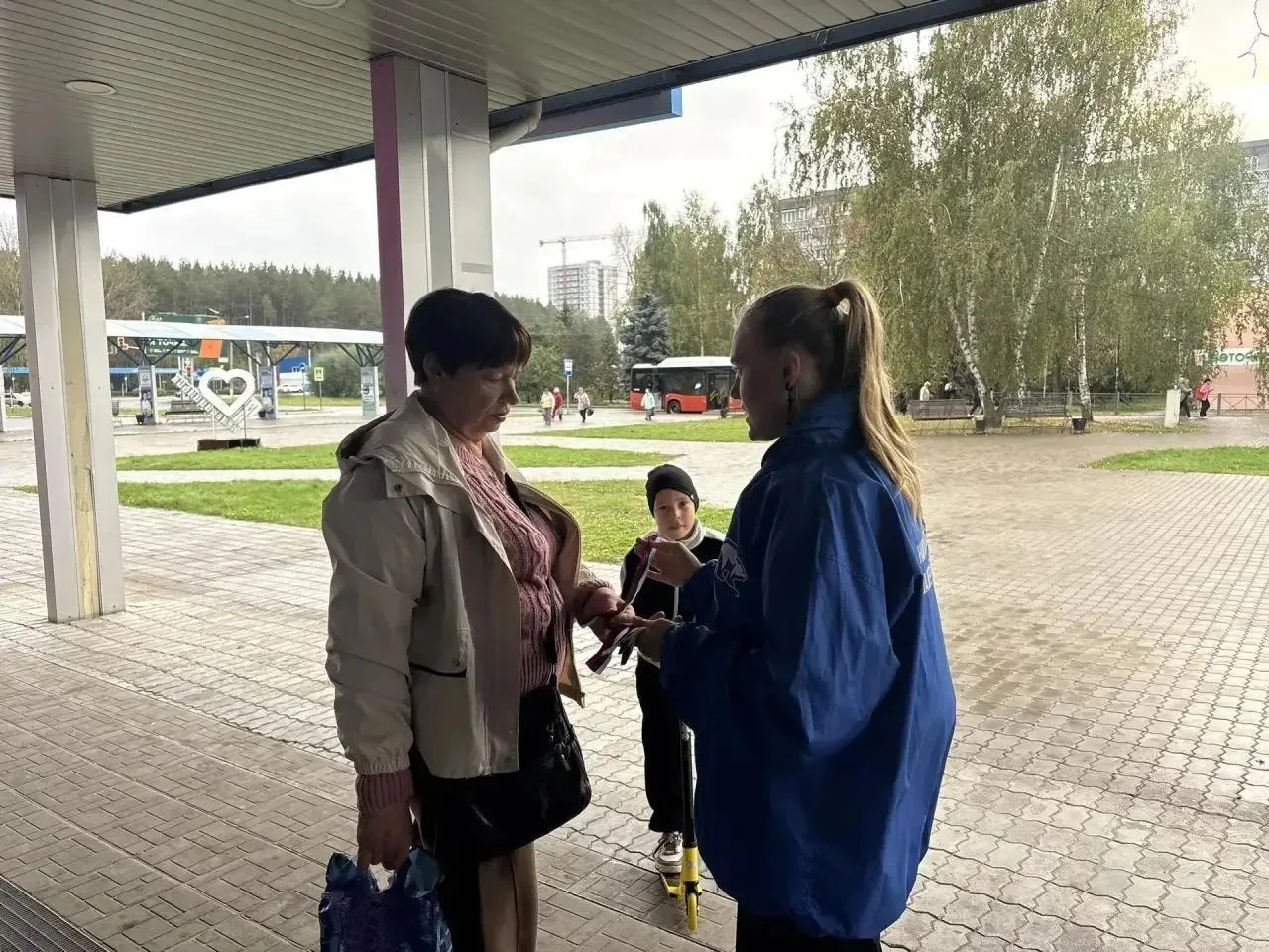 🇷🇺 В Зеленодольске молодогвардейцы поздравили горожан с праздником