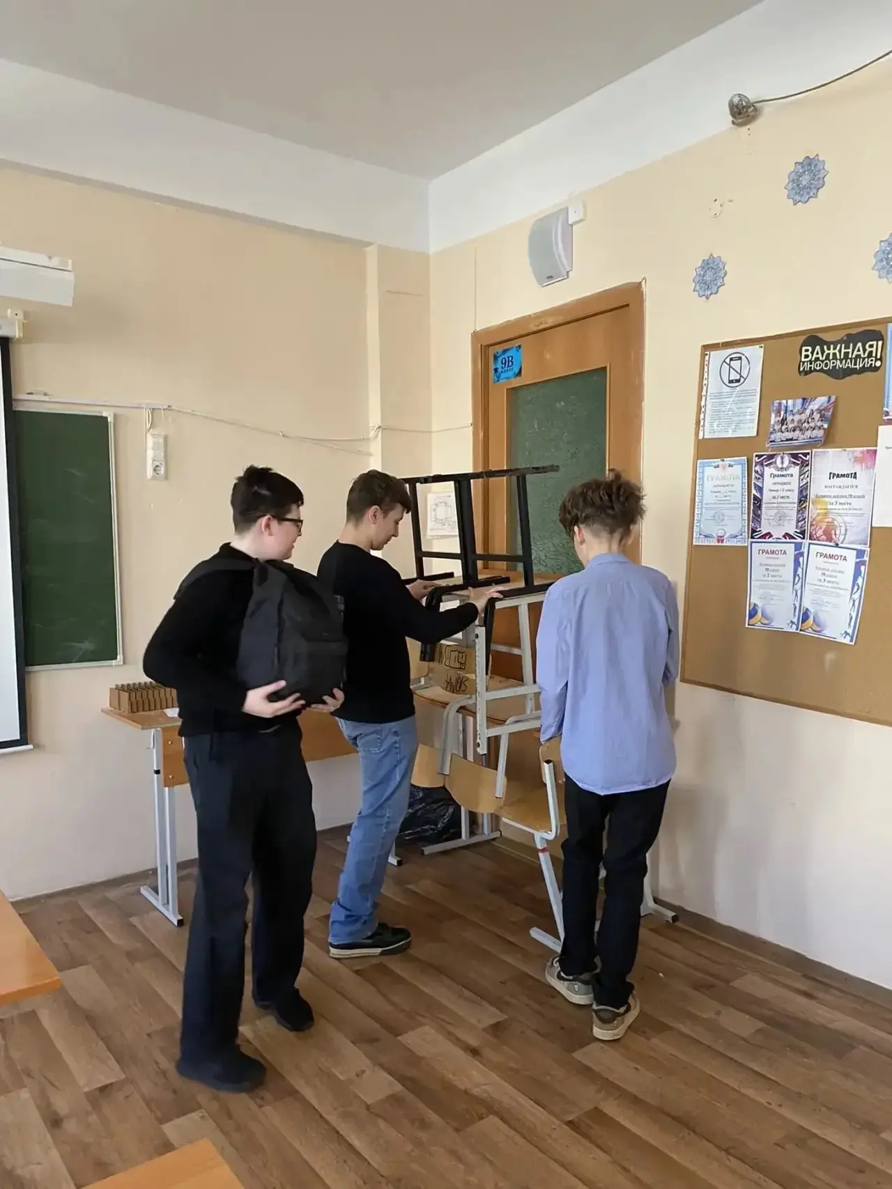 21.04  учащиеся, сотрудники школы и работники охраны приняли участие во  Всероссийских учениях по пр
