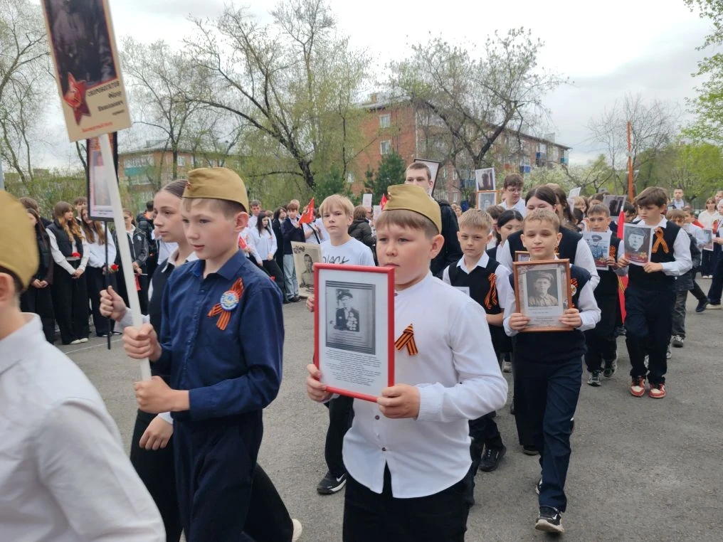 В Сердцах Наших – Вечная Память! 🕯️ Шествие Бессмертного Полка в нашей школе.  Накануне священного д