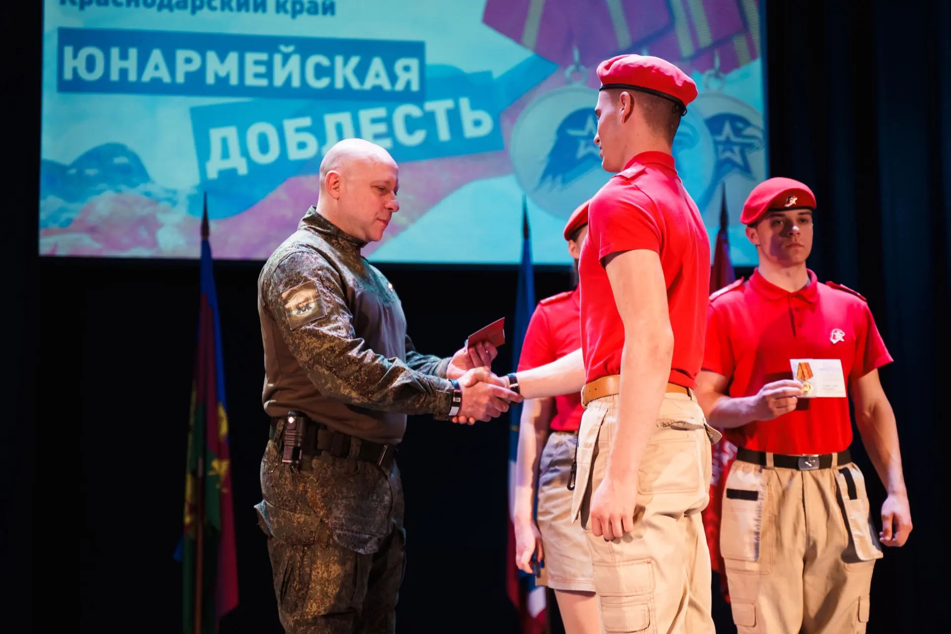 Наш студент награждён медалью Министерства обороны РФ 🎖  Поздравляем Егора Щевцова, заместителя пред