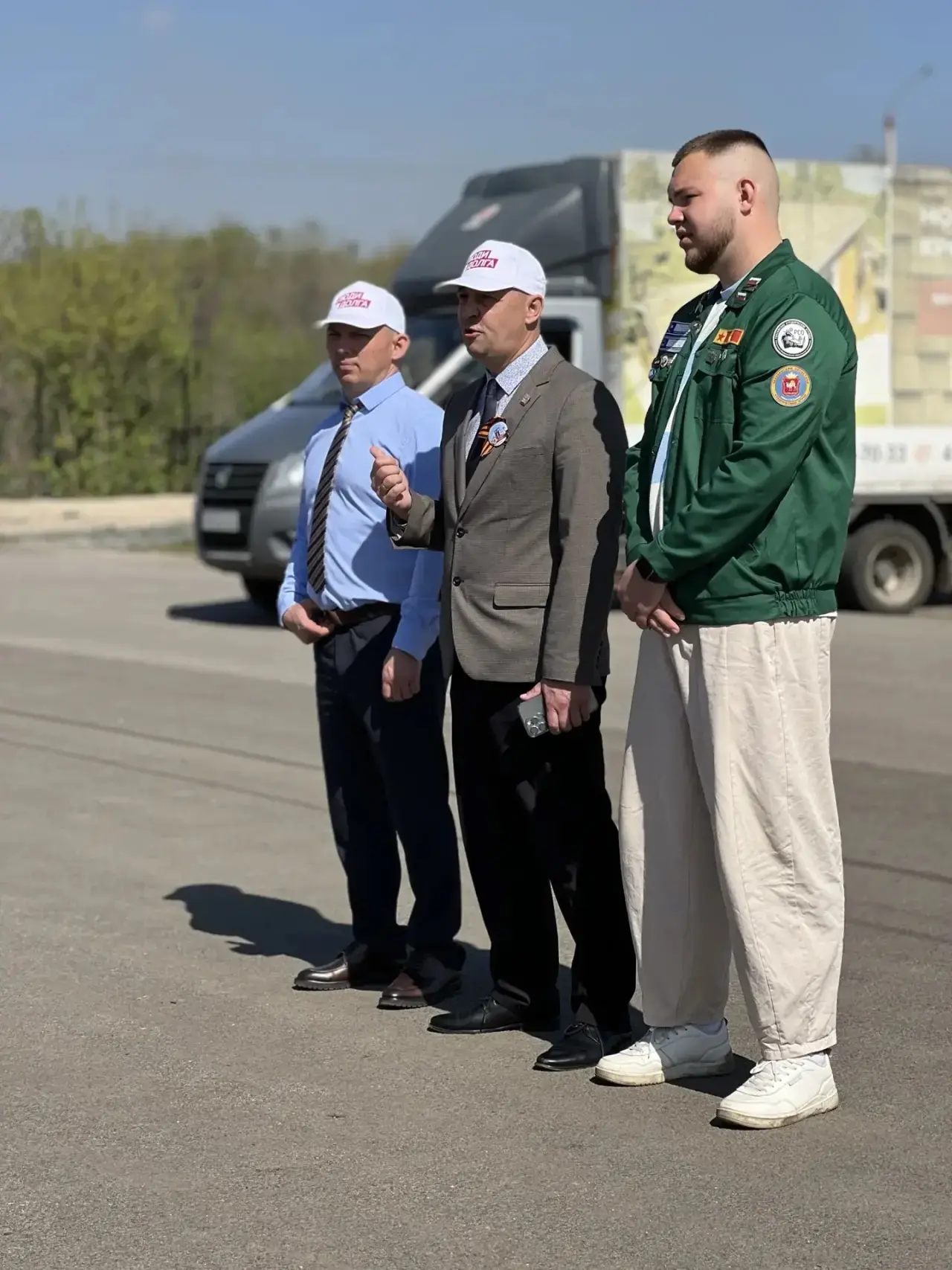 На Левобережном кладбище Магнитогорска прошла церемония обновления государственных флаг...