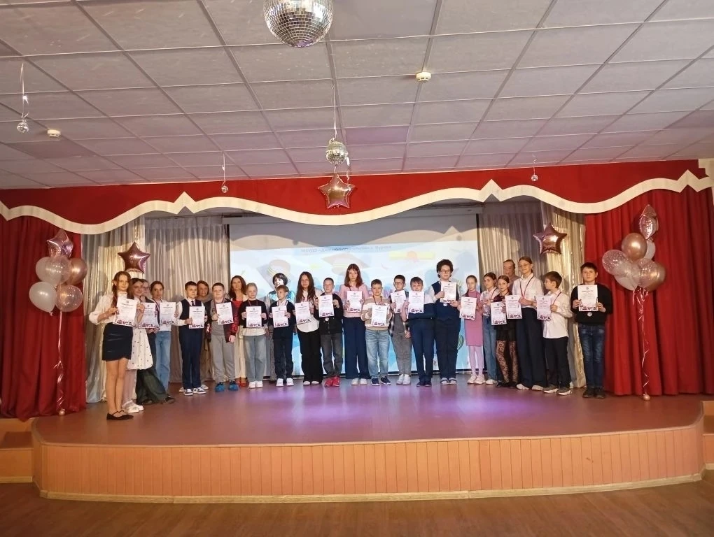 Сегодня в Доме искусств "Ритм" чествовали выпускников 🧑‍🎓 программы "Лингвист JUNIOR"...