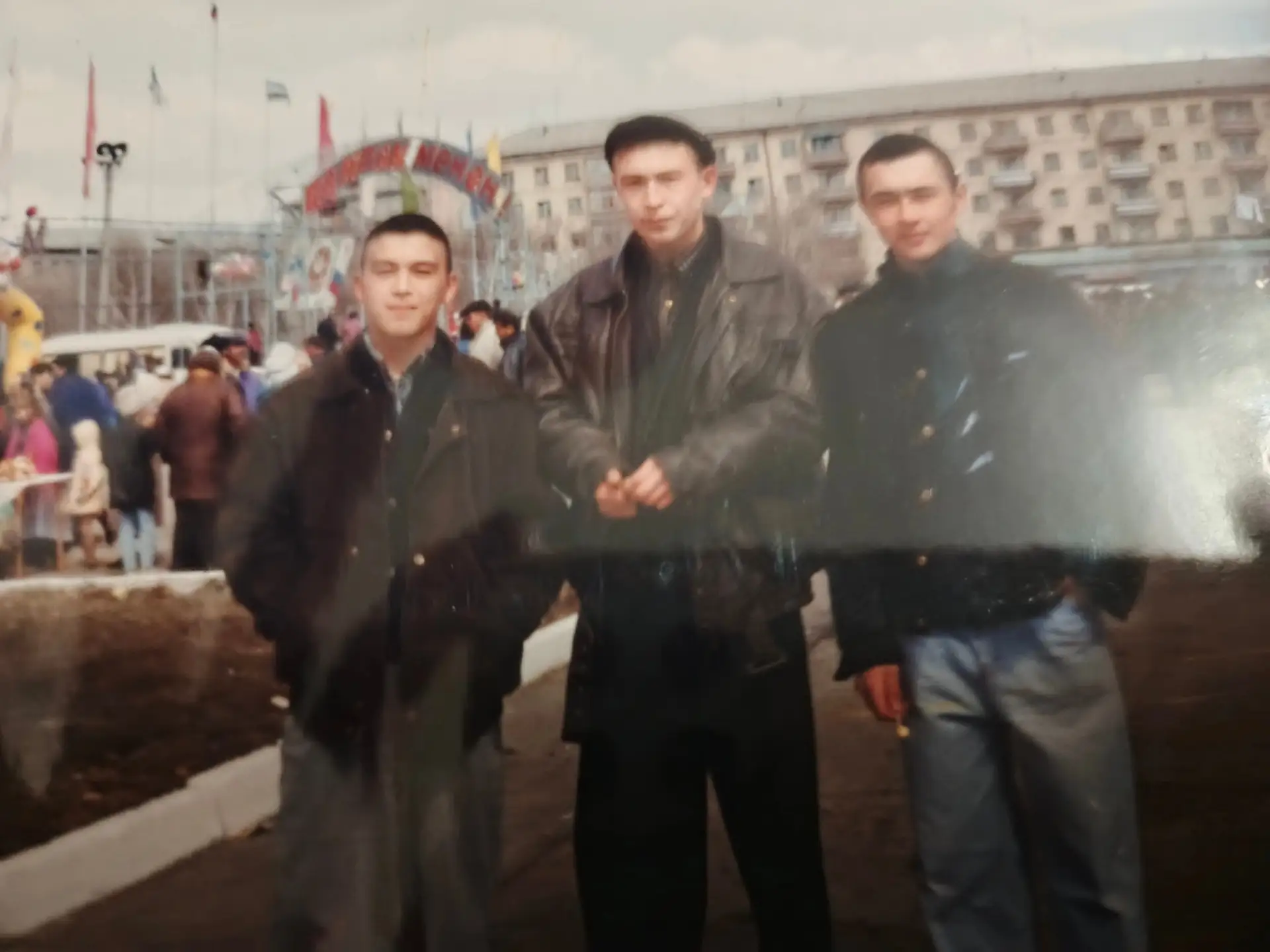 Автор напишите в комментариях, кто на фото.