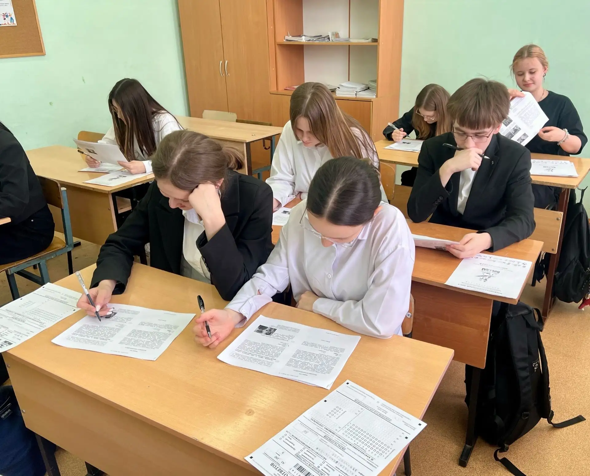 📝 Диктант Победы — 2026  Сегодня, 24 апреля, ученики 9А и 9В классов присоединились к масштабной пат