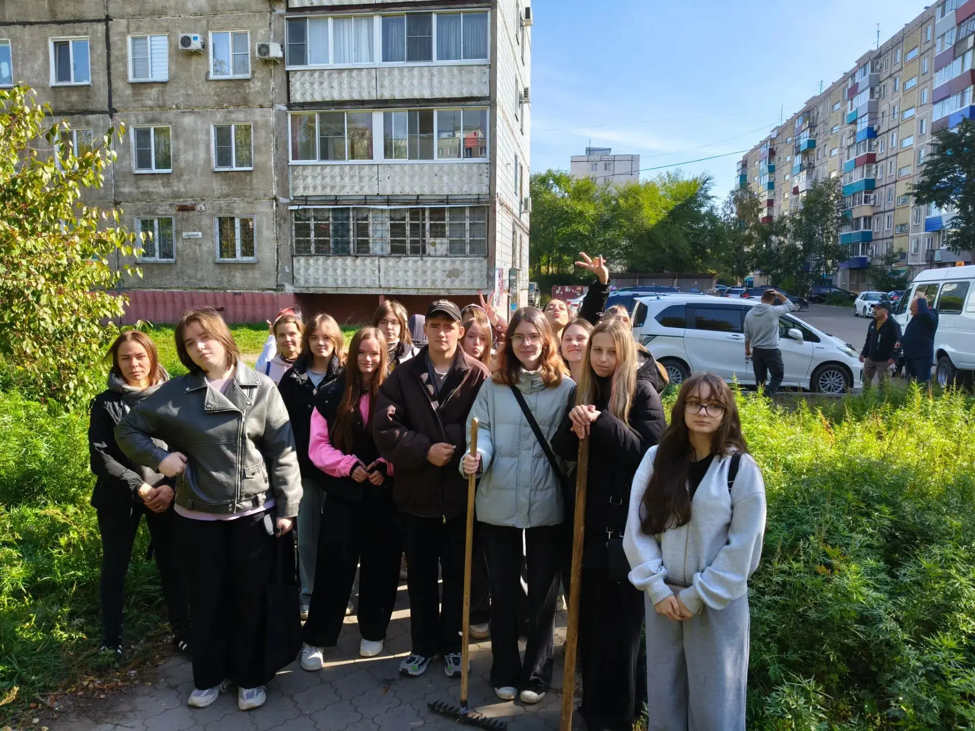 💥 Студенты колледжа — на субботнике вместе с главой города!