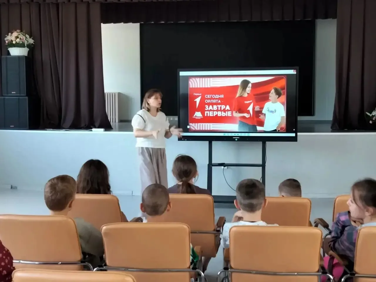 🌟 День возможностей вместе с «Движением Первых»

🤝 Воспитанники лагеря «Мирный» познакомились с де