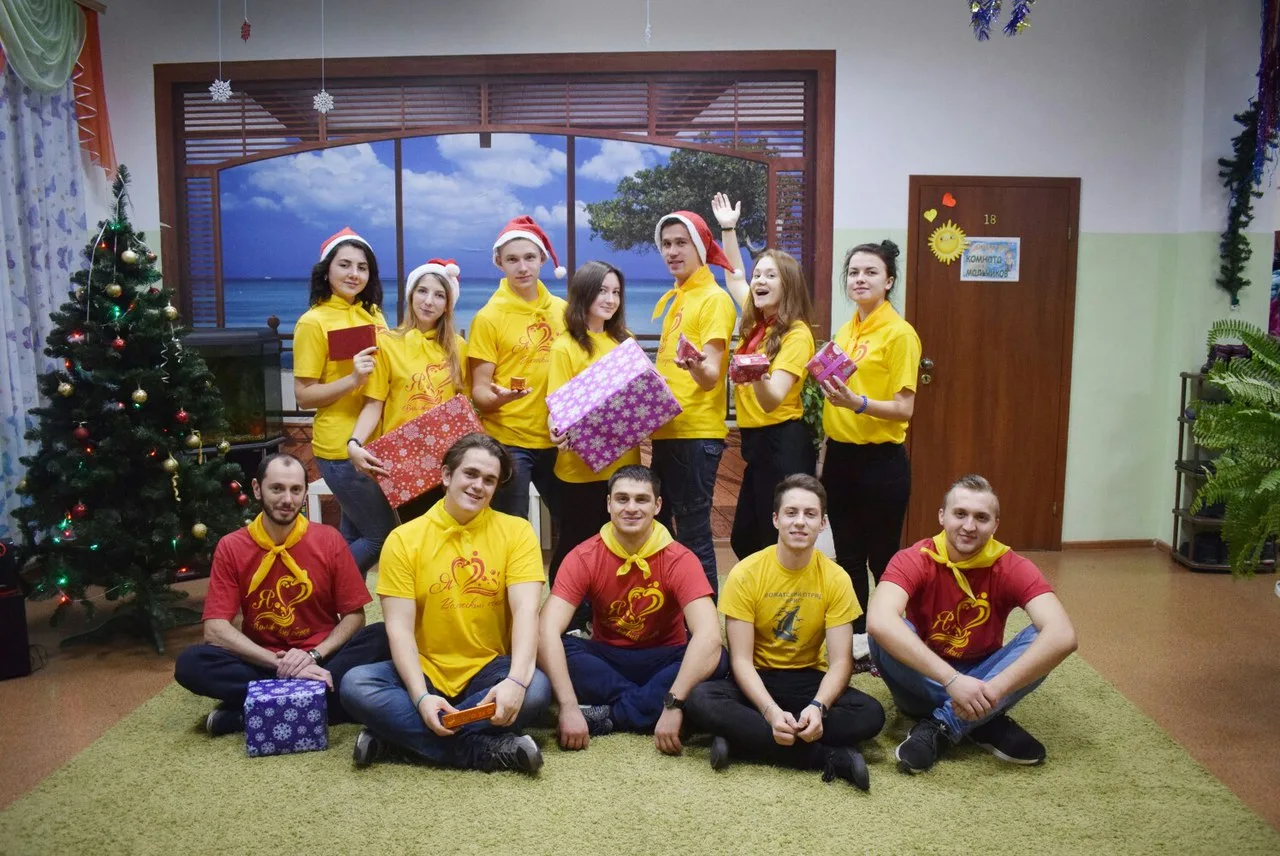 НАМ 15 лет!  "Чей вожатый?"🌟 Узнали своего вожатого? Пишем в комментариях имя вожатого...