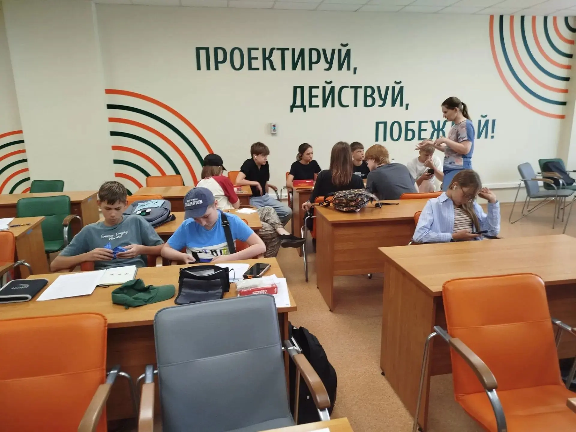 В июне 4 раза посетили Пульсар, пообщались с детьми из других кружков, сегодня сыграли математически