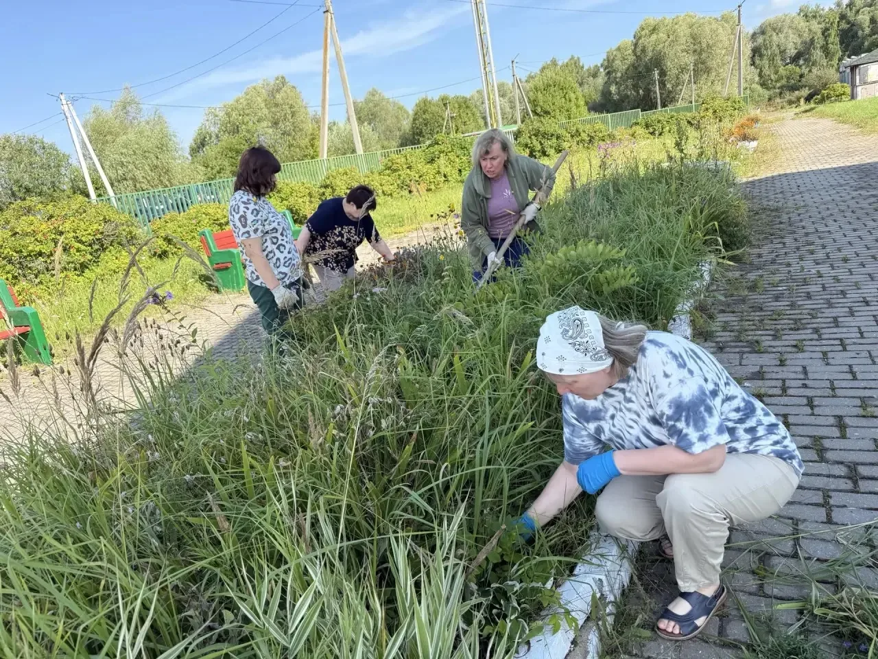 🧹Субботник в Романовской школе: вместе делаем школу лучше!