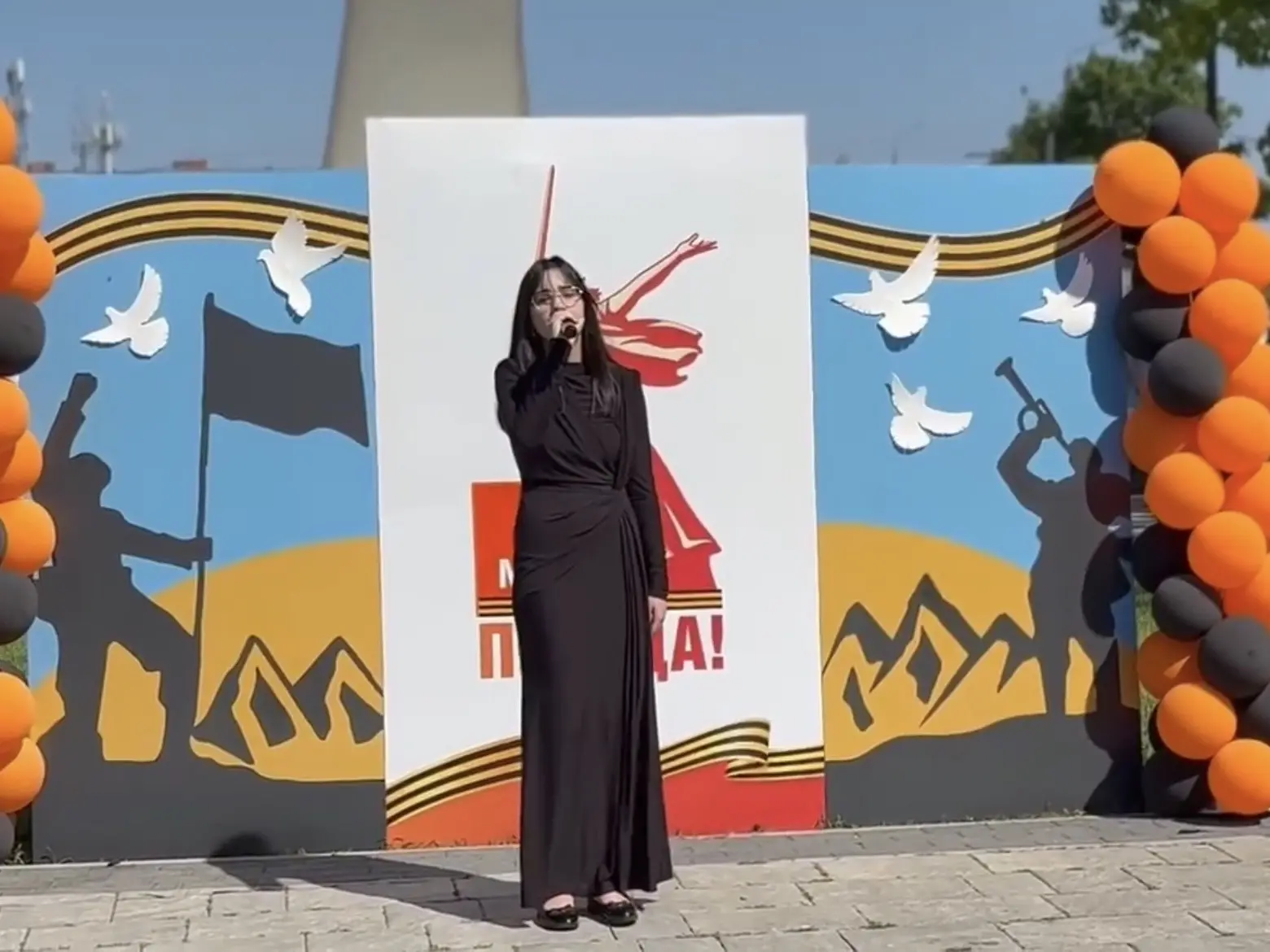Спасибо за мир! ❤️  Спешим поделиться с Вами кадрами выступлений наших учениц в праздничном концерте