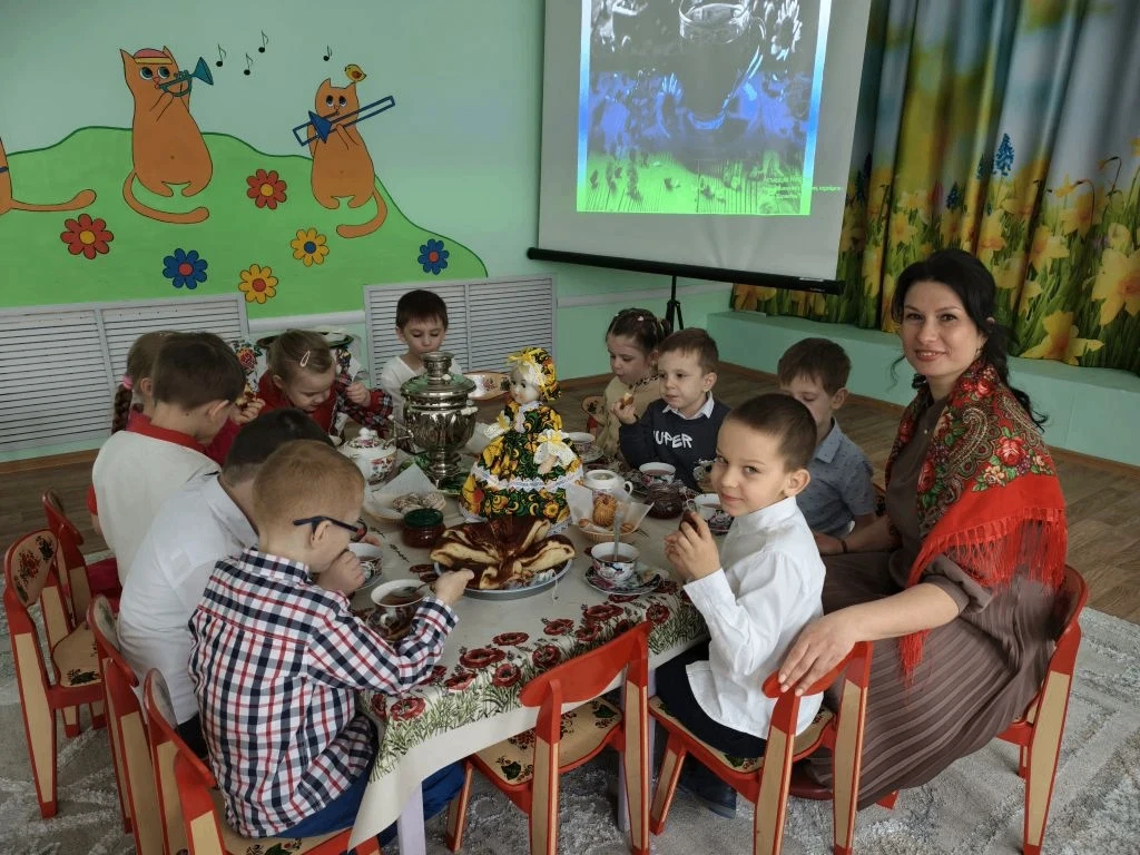 Мастер по изготовлению кожлянской игрушки провёл мастер-класс для дошкольников  Воспитанники детског