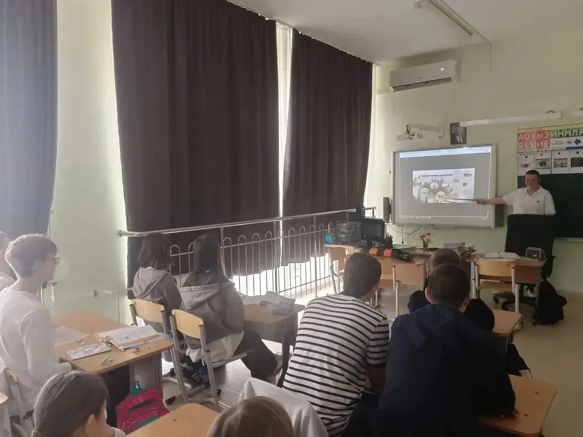 В нашей школе прошли классные часы для учеников 9-11 классов на тему «Сохраним природу Ставрополья. 