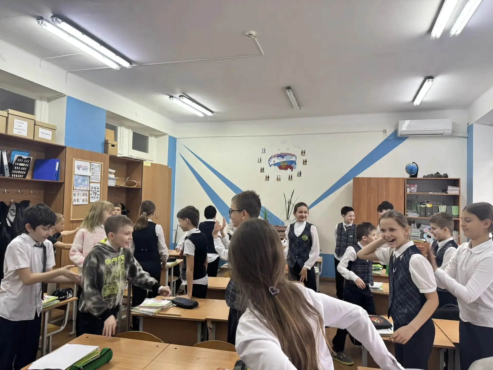 🎭Всемирный день театра  Учащиеся 4Г класса приняли активное участие в акциях, приуроченных к Всемирн