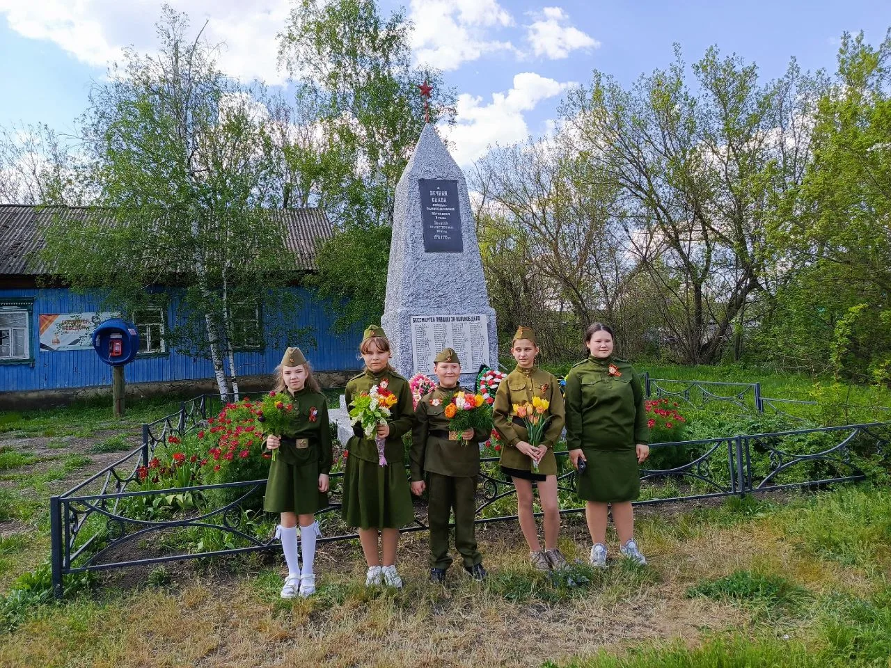 🇷🇺  В преддверии Дня Победы ученики нашей школы приняли участие в торжественной церем...