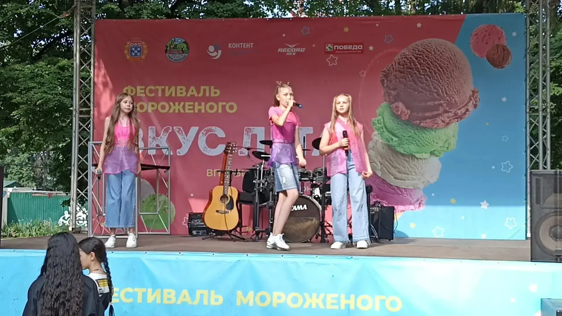 Тайное оружие кадет: мороженое и вокал! 

Пока девятиклассники сдавали ОГЭ, наши младшие бойцы взяли