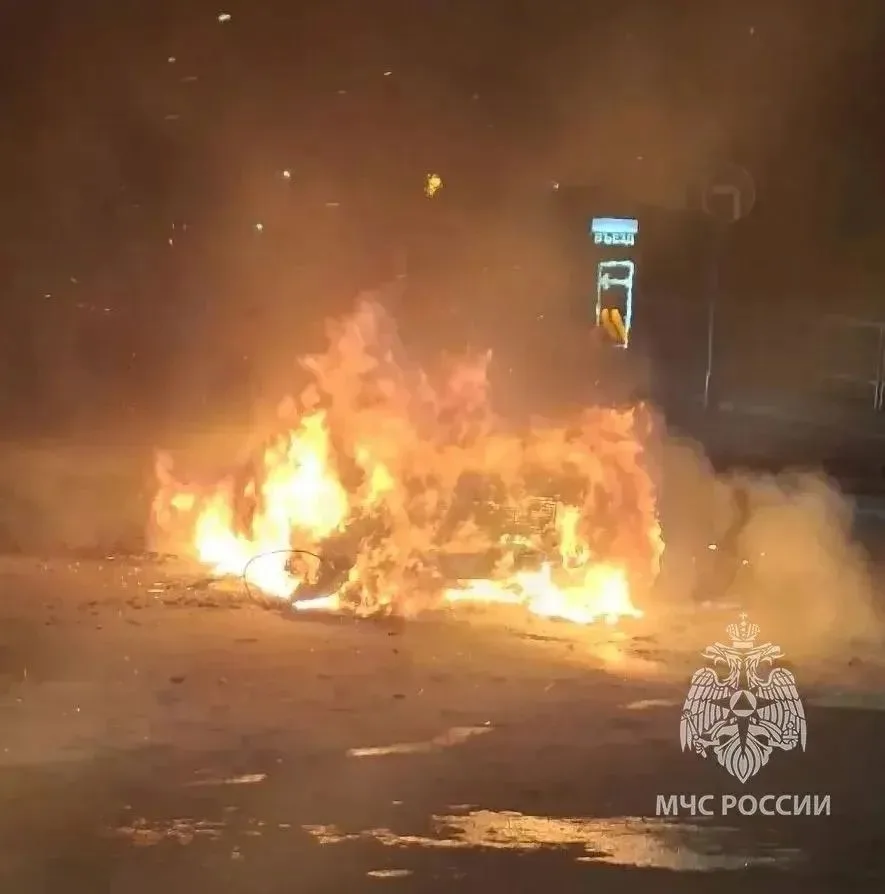 В Новом Девяткино на Главной улице сгорела Lada 2106.
