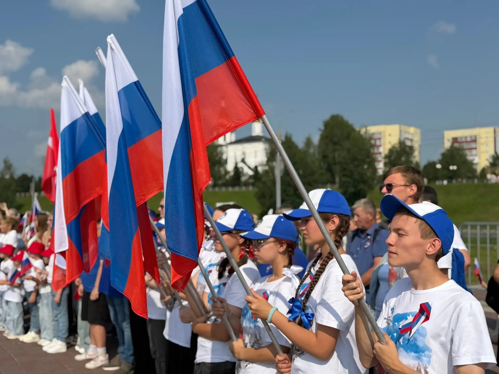 Нефтеюганск отметил День государственного флага Российской Федерации.