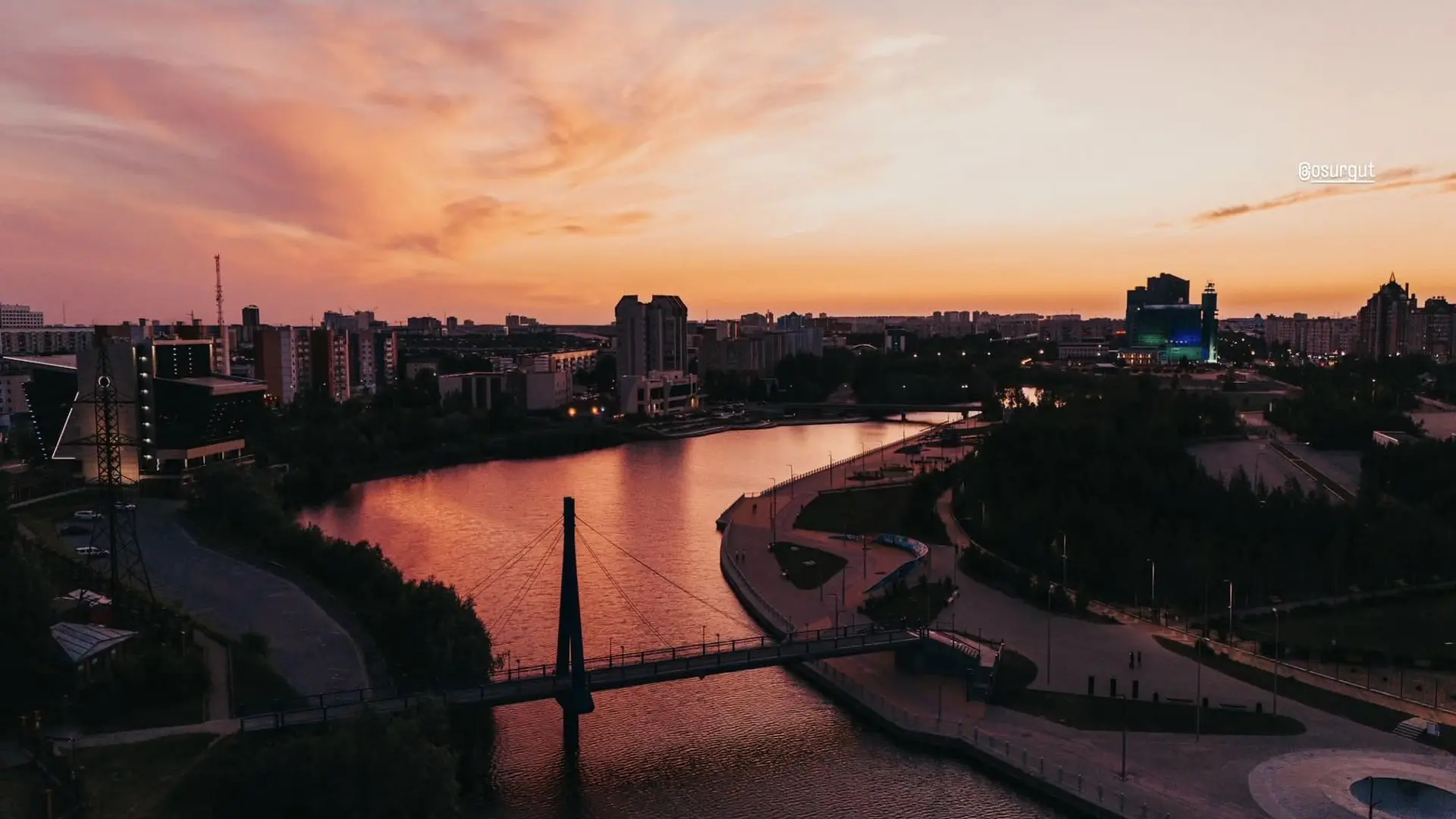 Северная Венеция 😍

Фото: Емельян Виноградов