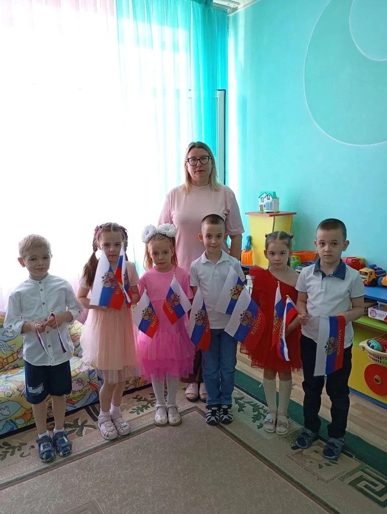 В преддверии Дня России в нашем детском саду, в группе N 1 " Сказка", прошла тематическая неделя,  п