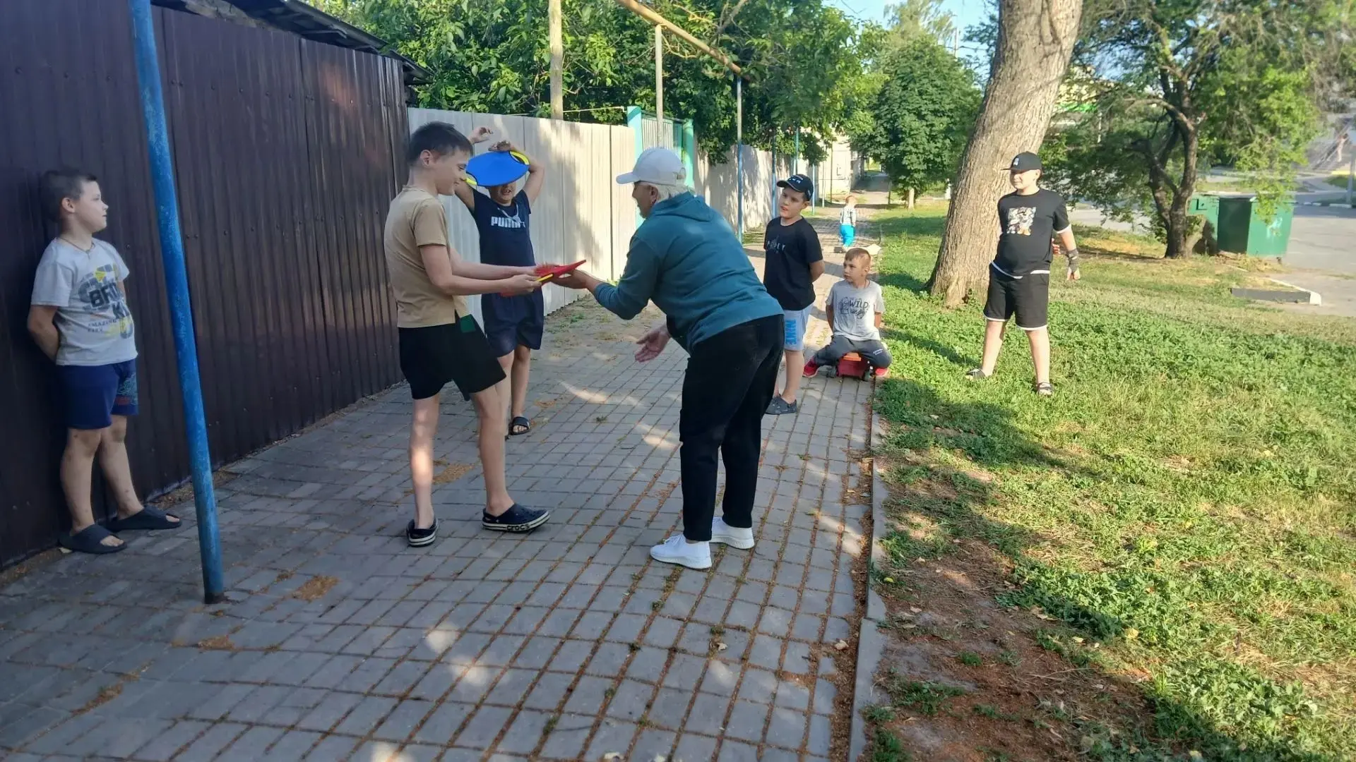 Развлекательный час «Лето – чудесная пора» прошёл в рождественском клубе.