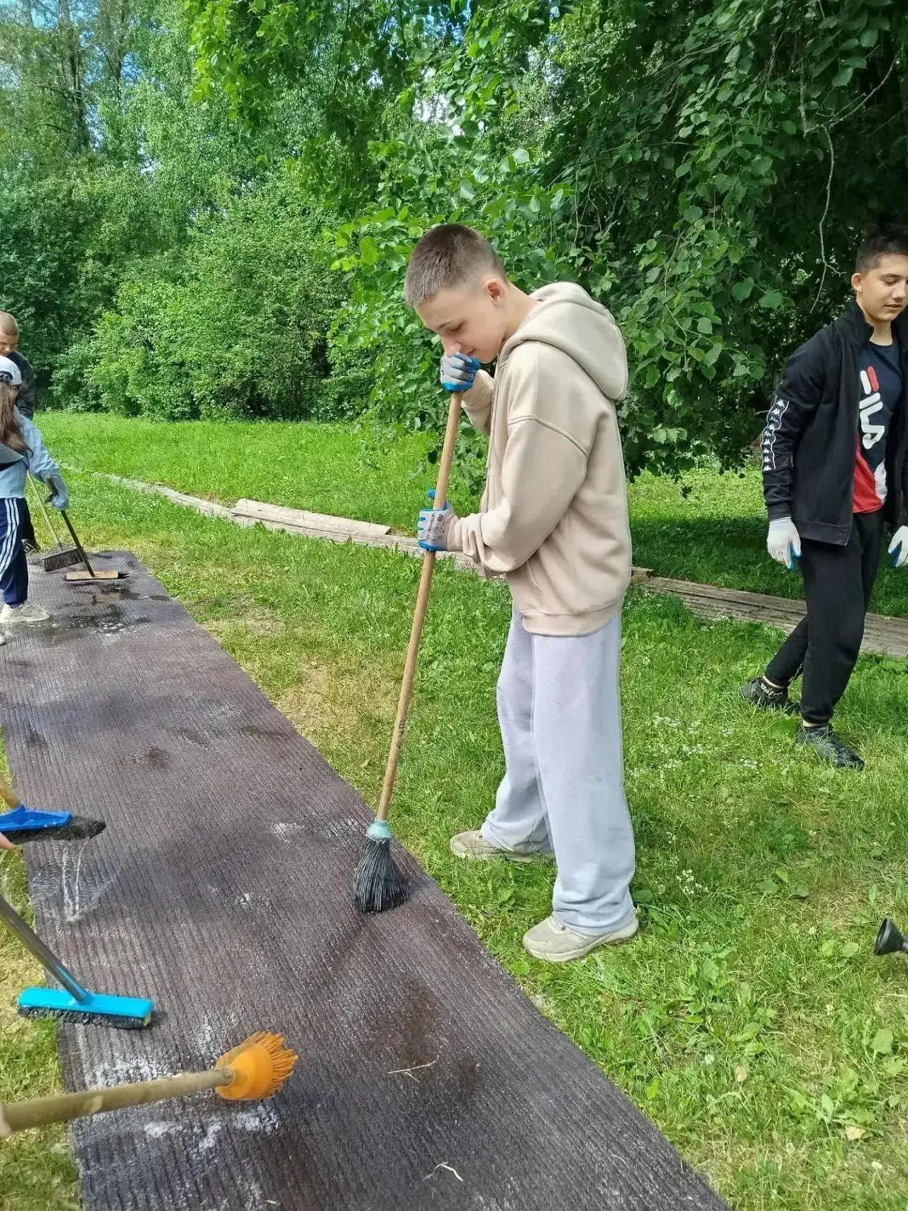 📣Четвертый день лагеря труда и отдыха «Пчелка».
Сегодняшний день в нашем трудовом лагере был наполн