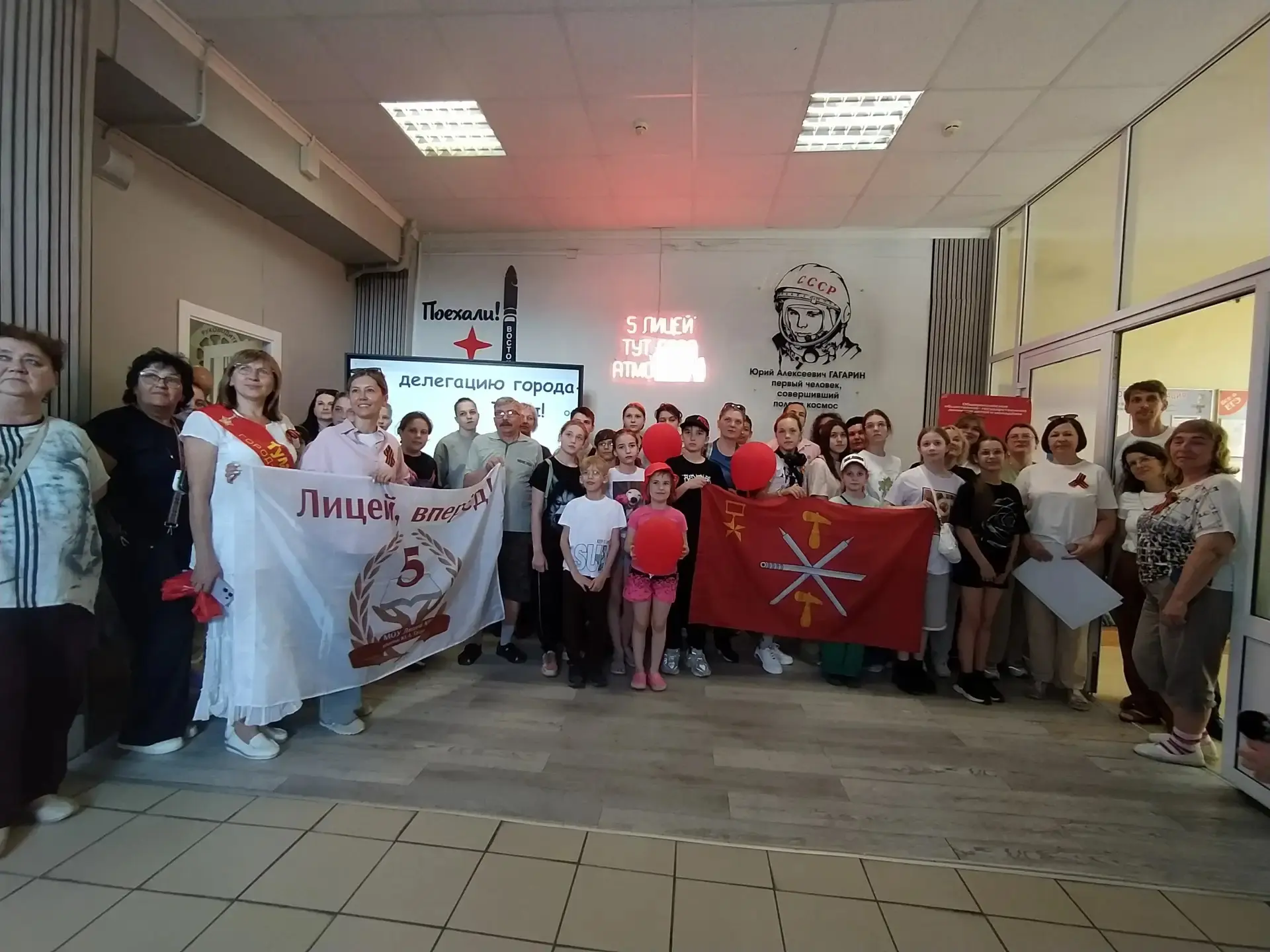 🗓️ 8 мая преподаватели, учащиеся и родители 1 корпуса нашего Центра отправились в героический город 